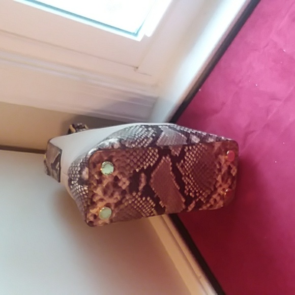 🎁  NEW  Michael Kors Smythe Leather Tan with Snake Design Bag/ Crossbody EC - Picture 6 of 11